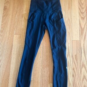Girls Lululemon navy blue leggings w pockets